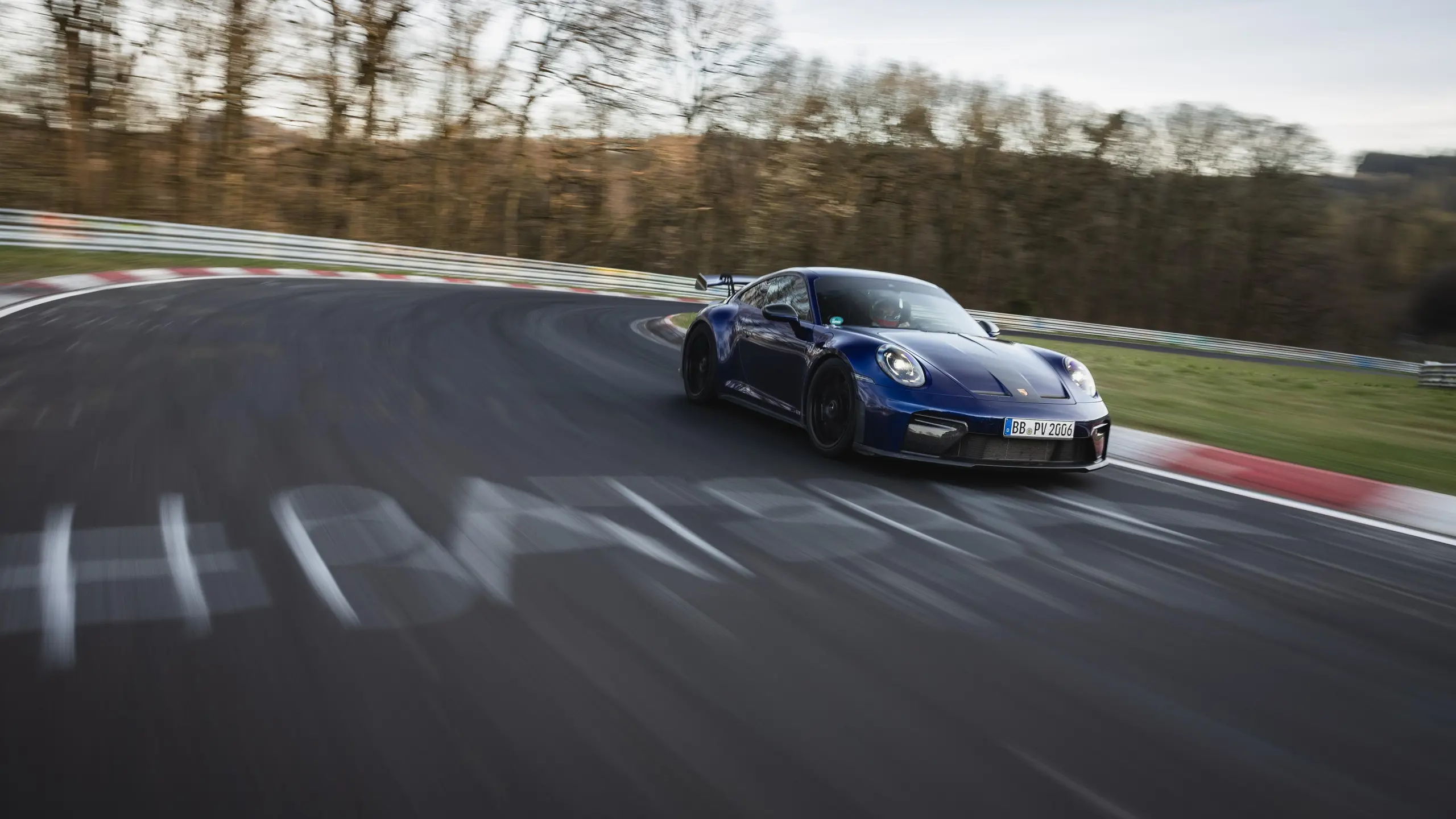 6:56.294 minutes! That is how fast the new Porsche 911 GT3 speeds around the Nordschleife