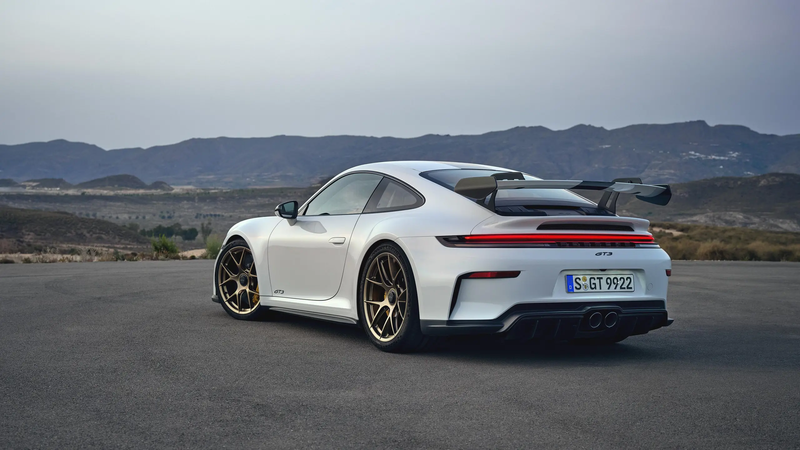 All-in-one road-going sports car: the new Porsche 911 GT3 and 911 GT3 with Touring package