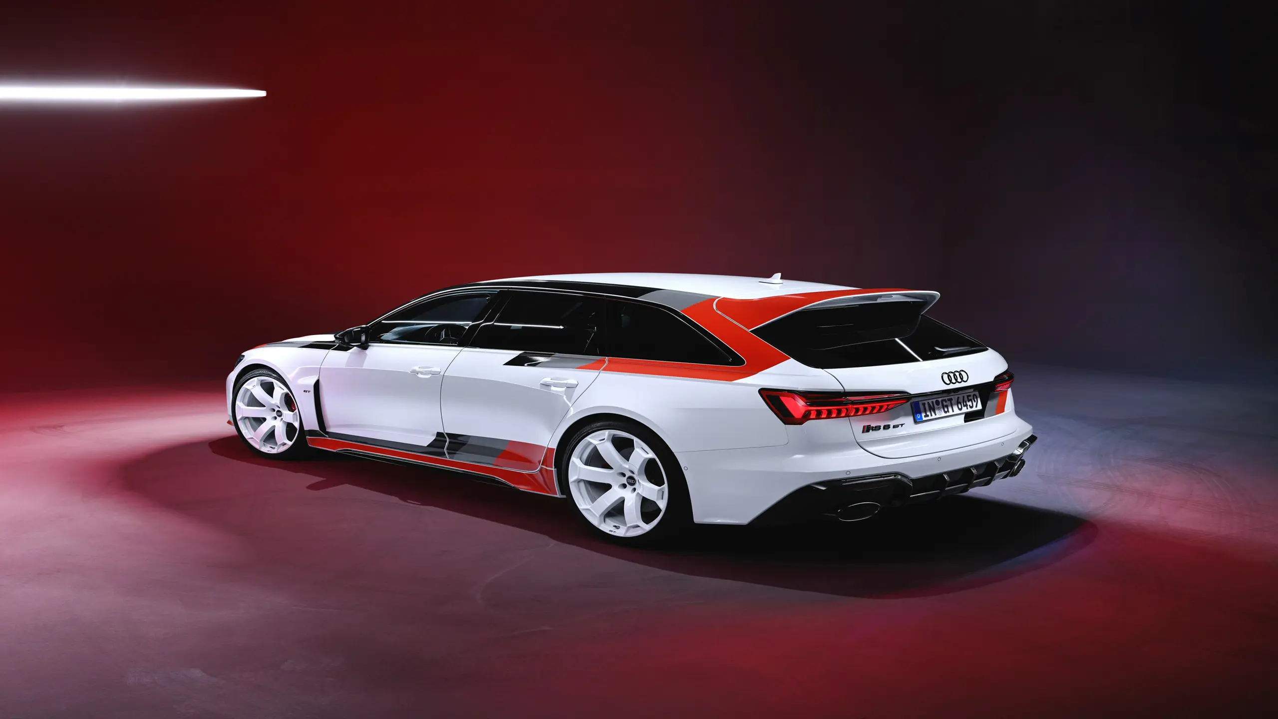 Audi RS 6 Avant GT: Elegant and Sporty Driving