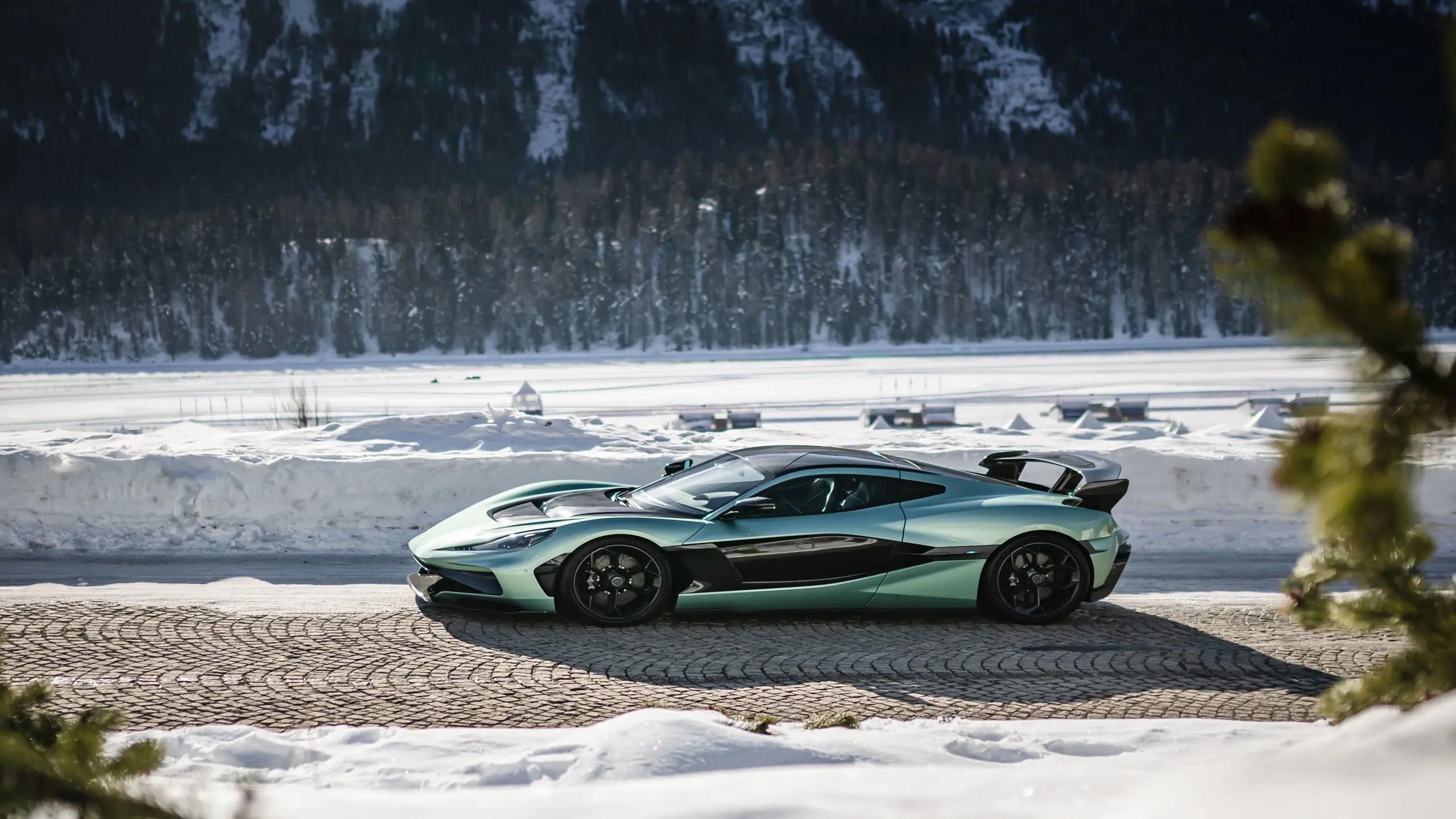 Rimac dévoile son trio de Nevera à The I.C.E. St. Moritz