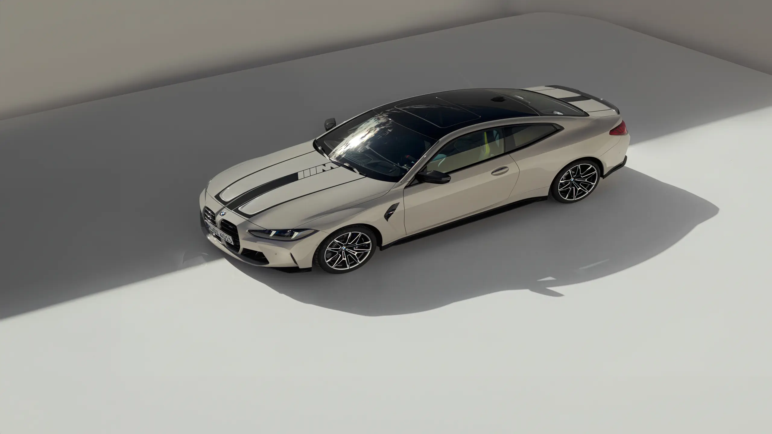 M4 Coupe and M4 Cabrio: Enter the Circuit