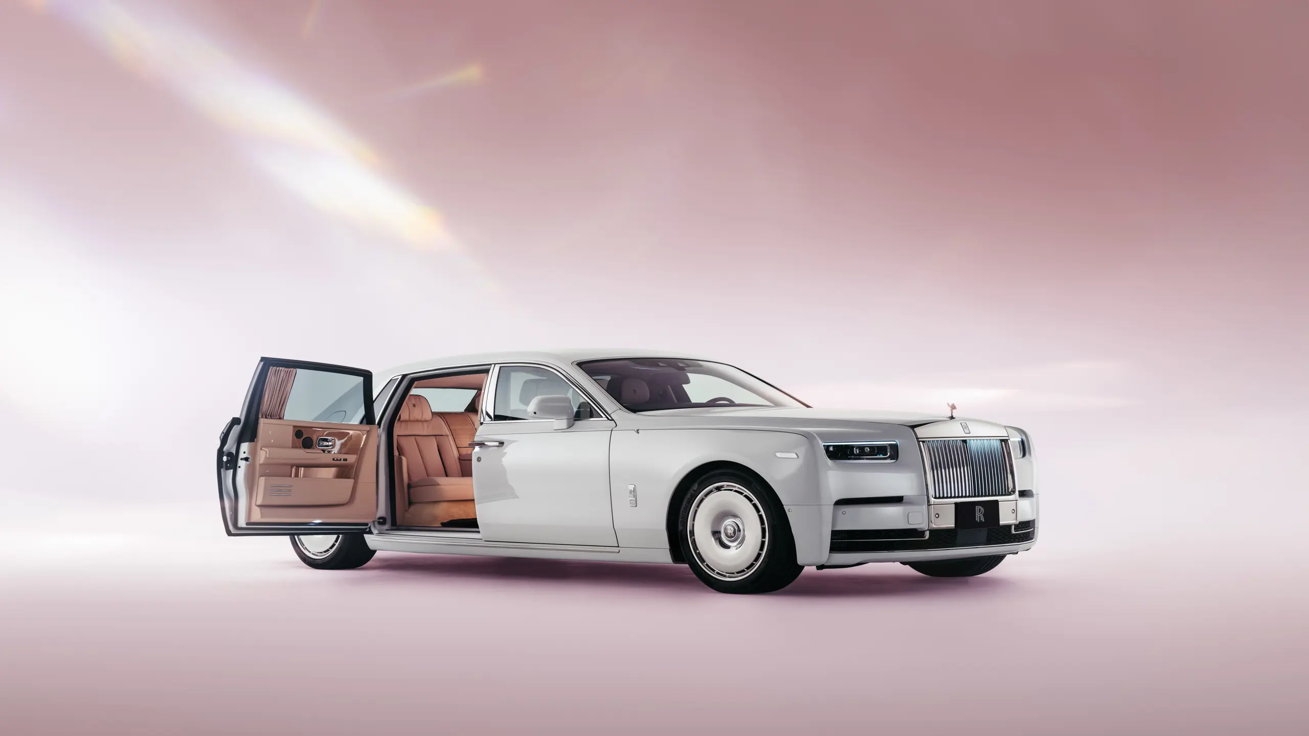 L'amour du printemps ! Rolls-Royce dévoile une magnifique pièce unique : la Phantom Cherry Blossom