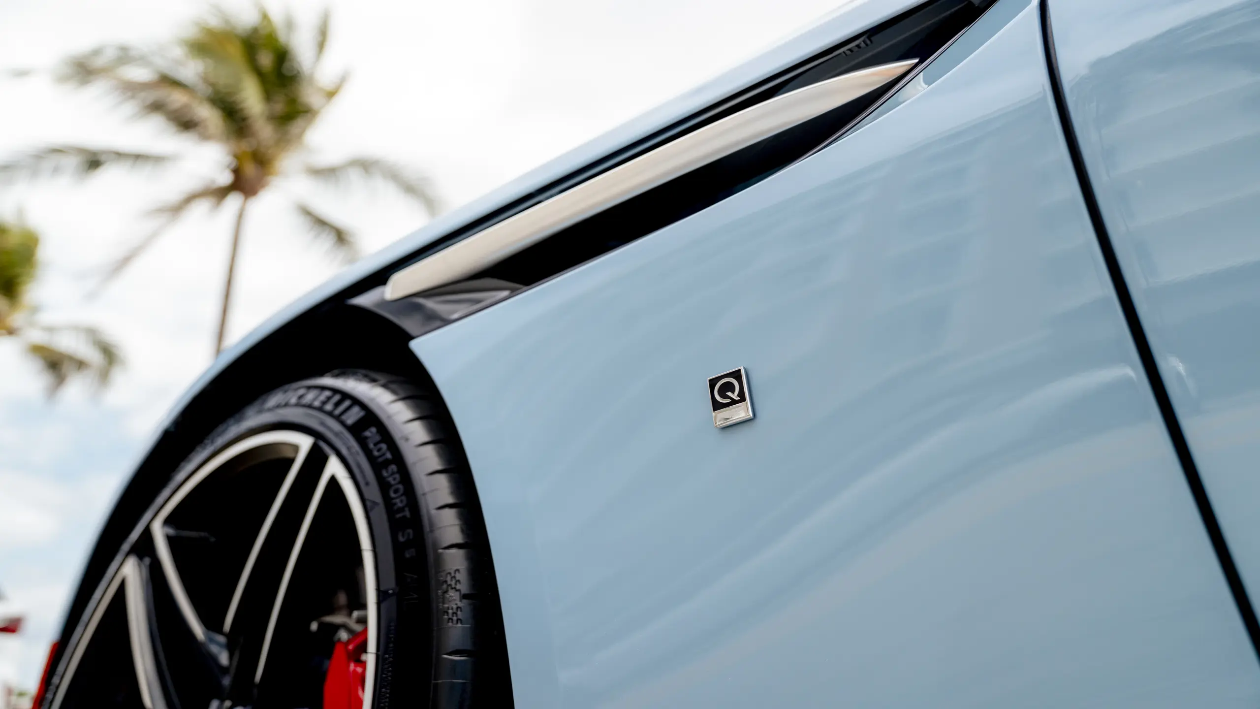 Aston Martin DB12 Volante - Palm Beach Edition 4.jpg